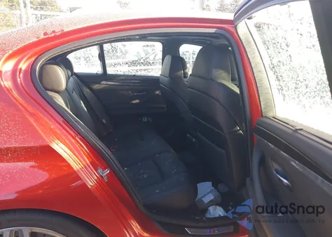 2013 BMW M5 z USA, uszkodzony, nr VIN WBSFV9C50DD096243